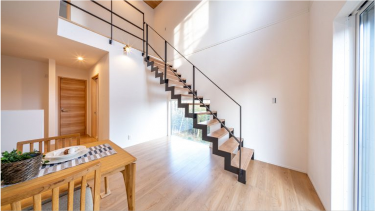 吹き抜けリビングにストリップ階段が似合う 上津台m 23号地 モデルハウス公開中 ゆめすみか 大阪府堺市の注文住宅