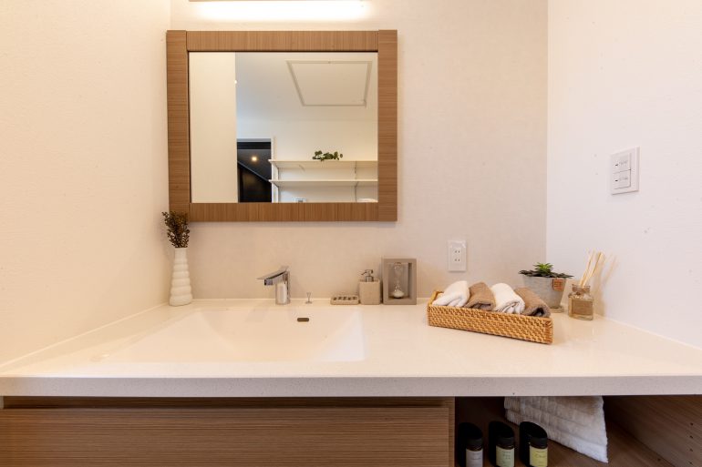 おしゃれな造作洗面台と玄関手洗い 一番人気は ゆめすみか 大阪府堺市の注文住宅