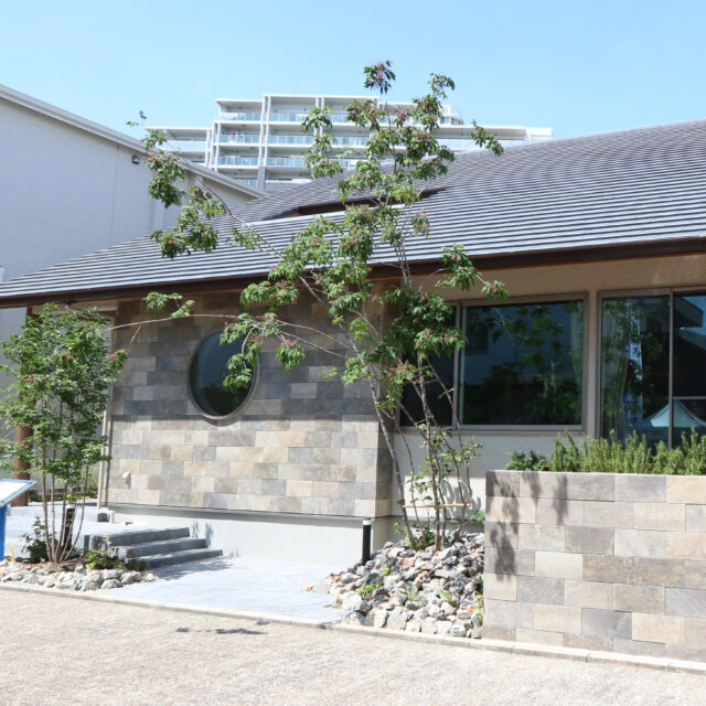 大きな屋根の平屋