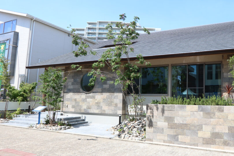 大きな屋根の平屋
