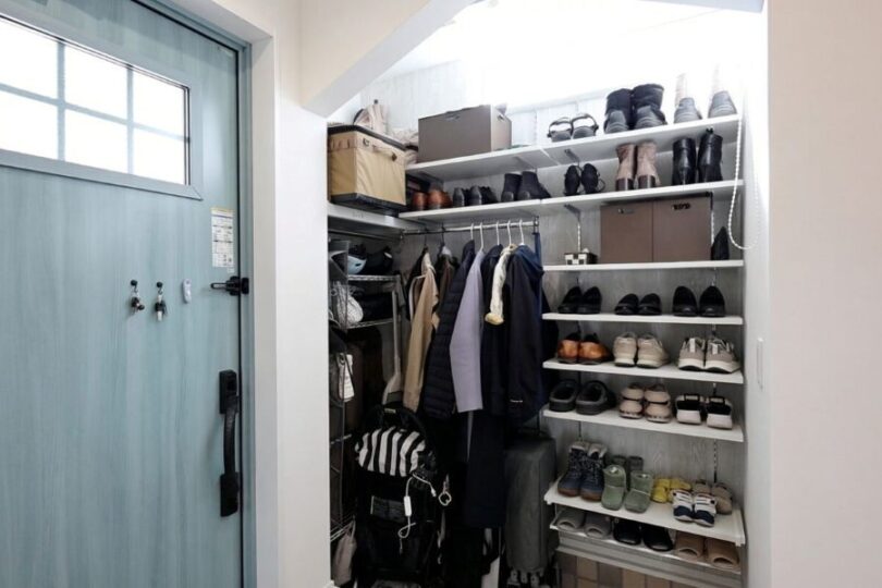 機能的なシューズクローク