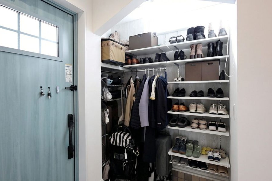 機能的なシューズクローク