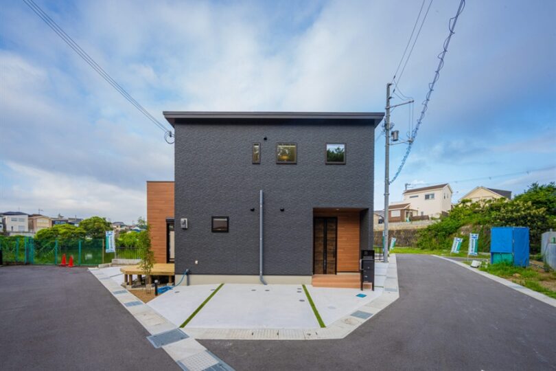 黒いキューブの外観