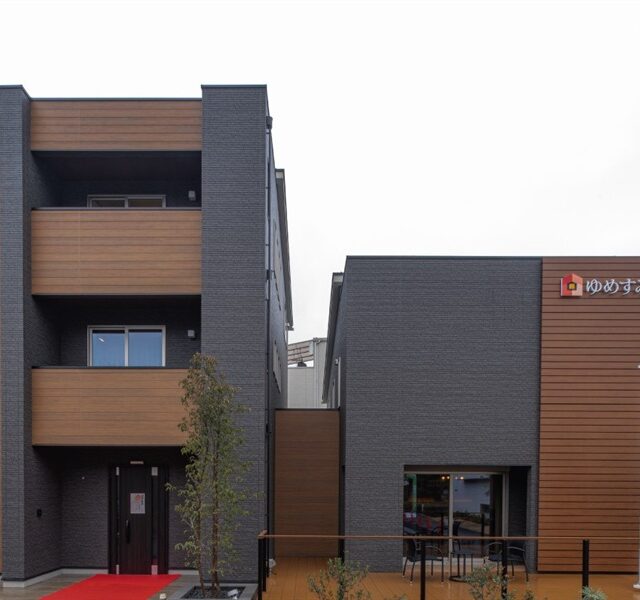 3階建てのシックモダンなモデルハウス